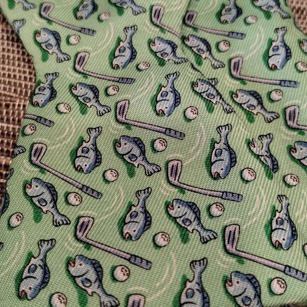 NWT Vineyard Vines Golf/Fish Bowtie 100% Silk Made in USA Green